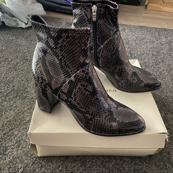 Marc Fisher snake print ankle Boots ( new with tiny flaw ) - Picture 3 of 6